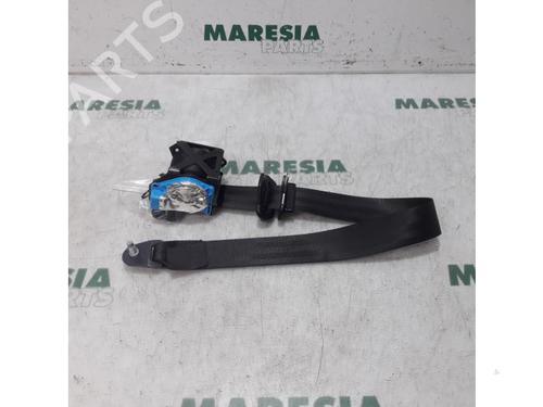 rear-right-seatbelt-citroen-c4-grand-picasso-ii-da_-de_-2013-31482378 main image