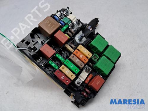 Used Fuse box Fuse box PEUGEOT 208 II (UB_, UP_, UW_, UJ_) 1.2 Hybrid 136 (UPHPYK) (136 hp) 39932409 39932409
