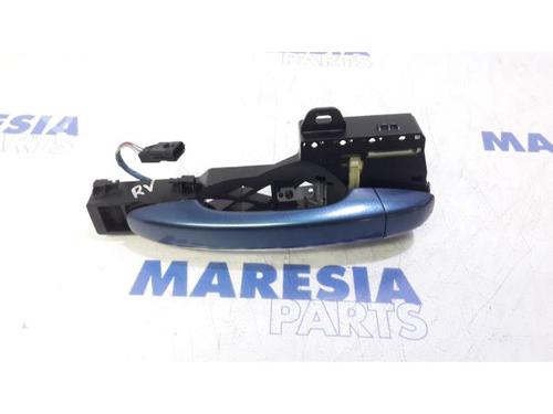 front-right-exterior-door-handle-renault-megane-iv-grandtour-k9amn_-2016-31393427 main image