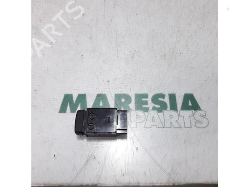 switch-citroen-c-crosser-vu_-vv_-2007-2008-2009-2010-2011-2012-31502336 main image