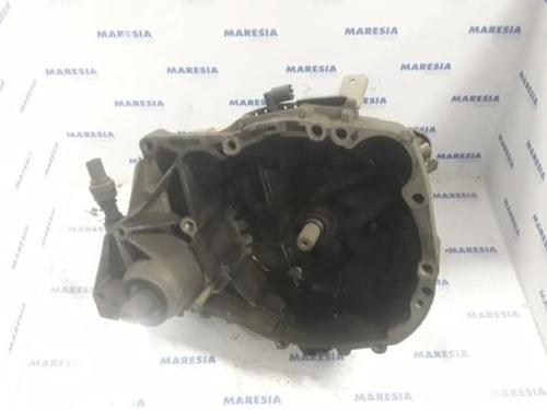 gearbox-renault-twingo-i-c06_-1993-1994-1995-1996-1997-1998-1999-2000-2001-2002-2003-2004-2005-2006-2007-2008-2009-2010-2011-2012-31499729 main image
