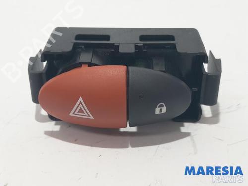 Used Warning switch RENAULT TWINGO II (CN0_) 1.2 16V (CN0K, CN0V, CN0A) (76 hp) 31465469