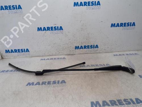 front-windshield-wiper-arm-peugeot-5008-0u_-0e_-2009-2010-2011-2012-2013-2014-2015-2016-2017-31484404 main image