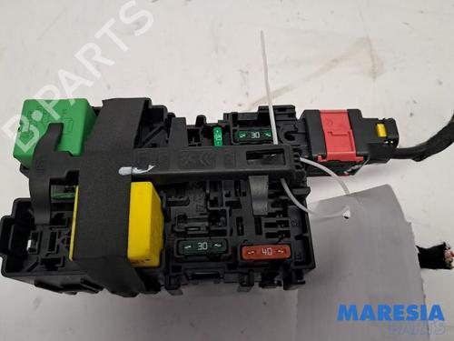 Used Fuse box OPEL CORSA F (P2JO) 1.2 (68) (131 hp) 31508124