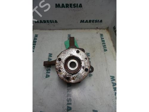 right-front-steering-knuckle-renault-clio-ii-bb_-cb_-1998-1999-2000-2001-2002-2003-2004-2005-2006-2007-2008-2009-2010-2011-2012-2013-2014-2015-2016-31497675 main image