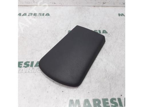 Used Armrest / Center console PEUGEOT 3008 I MPV (0U_) 1.6 VTi (120 hp) 31469359