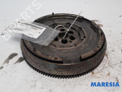 Used Flywheel PEUGEOT 308 II (LB_, LP_, LW_, LH_, L3_) 1.2 THP 110 (110 hp) 31450847