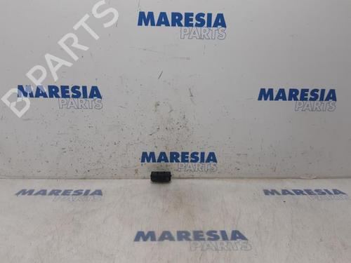 switch-peugeot-508-i-8d_-2010-2011-2012-2013-2014-2015-2016-2017-2018-31437123 main image