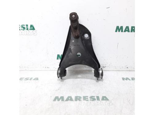 Used Left front suspension arm RENAULT TWINGO II (CN0_) 1.2 (CN0D) (58 hp) 31481295