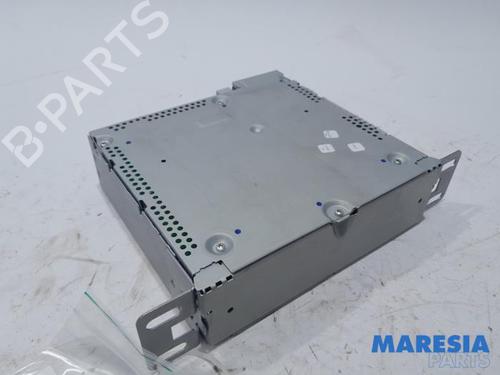 Used Radio RENAULT TWINGO III (BCM_, BCA_) 1.0 SCe 70 (71 hp) 31534022