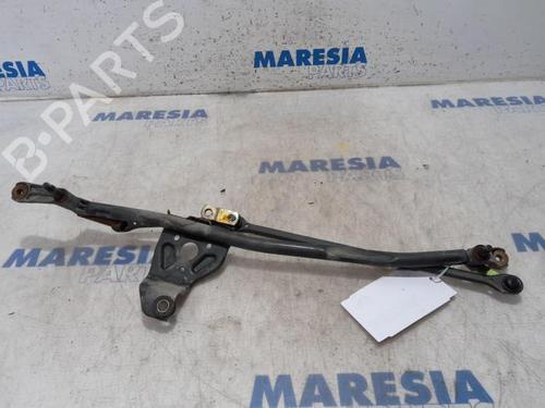 Used Front wipers mechanism CITROËN C3 II (SC_) 1.2 VTi 82 (82 hp) 31477647