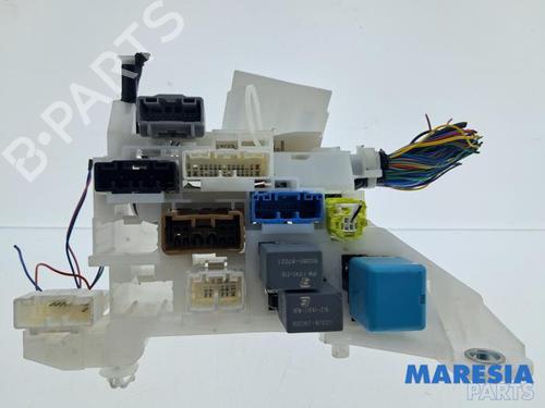 Used Fuse box Fuse box 38489216 38489216