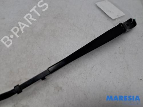 Front windshield wiper arm PEUGEOT 5008 II (MC_, MJ_, MR_, M4_) 1.2 THP (MRHNYH, MRHNYW, MRHNSJ, MRHNSU, MRHNSM) | BP31530558C143