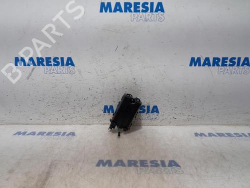 Used Fuse box PEUGEOT 208 II (UB_, UP_, UW_, UJ_) 1.2 PureTech 100 (101 hp) 31401036