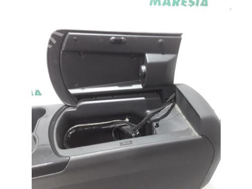 Armrest / Center console PEUGEOT 3008 I MPV (0U_) 1.6 HDi | BP31506111I20
