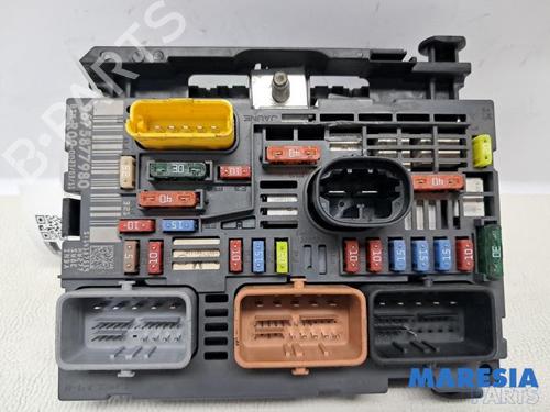 Scatola Fusibili PEUGEOT 5008 (0U_, 0E_) 1.6 16V (156 hp) 31632092