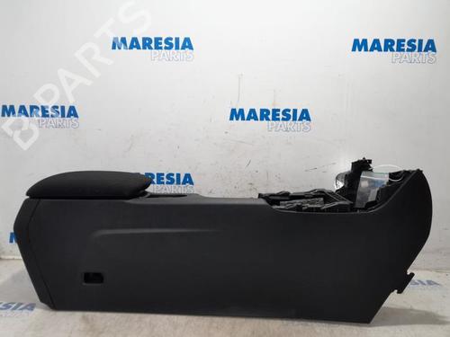 Console centrale PEUGEOT 308 II (LB_, LP_, LW_, LH_, L3_) 1.2 THP 110 (110 hp) 31395787