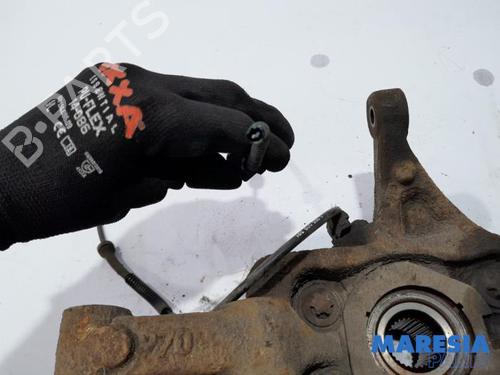 Used Right front steering knuckle RENAULT TRAFIC III Van (FG_) 1.6 dCi 90 (FGME) (90 hp) 31445046