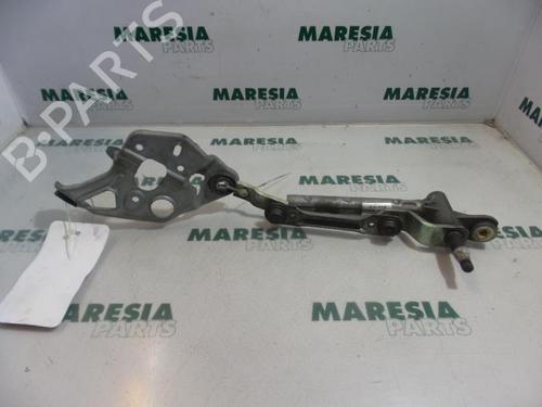 Used Front wipers mechanism PEUGEOT 407 SW (6E_, 6D_) 2.0 16V (140 hp) 31520540