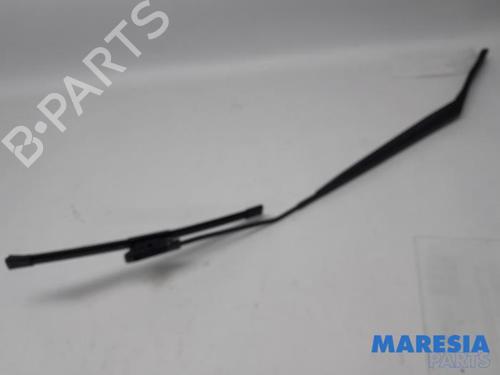 Used Front windshield wiper arm RENAULT CLIO IV Grandtour (KH_) 0.9 TCe 90 (90 hp) 31450610