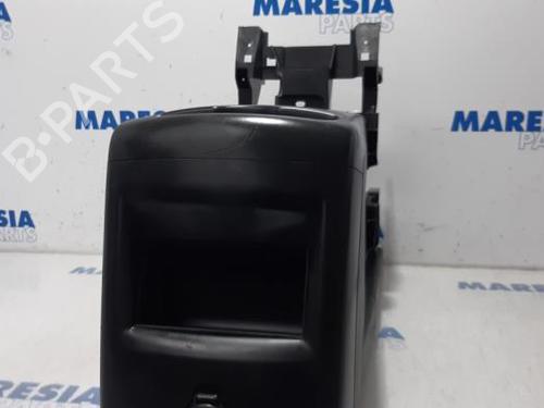 Middle console PEUGEOT 5008 (0U_, 0E_) 1.6 HDi | BP31467424I22 - Image 2