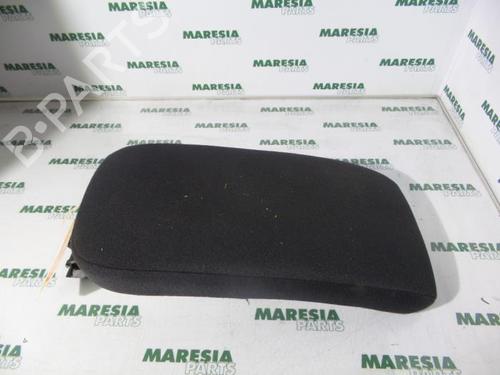 Used Armrest / Center console RENAULT MEGANE II Estate (KM0/1_) 1.5 dCi (KM16, KM1E) (106 hp) 31401259