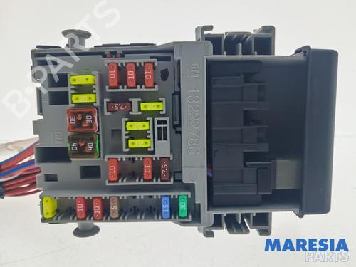 Used Fuse box Fuse box 37875956 37875956