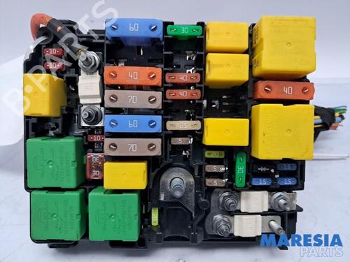 Used Fuse box PEUGEOT 308 II (LB_, LP_, LW_, LH_, L3_) 1.2 THP 110 (110 hp) 31457197