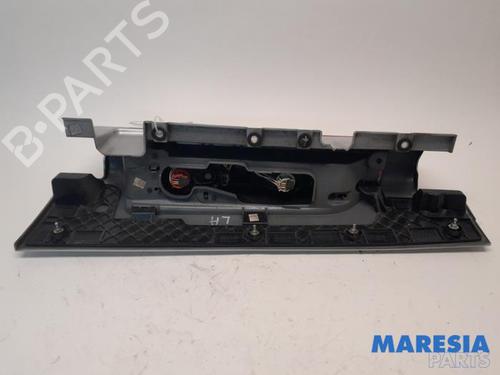 Used Left taillight RENAULT TRAFIC III Van (FG_) 1.6 dCi 145 (FGMG) (145 hp) 31402469