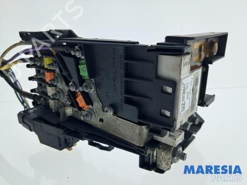 Used Fuse box CITROËN C4 Picasso I MPV (UD_) 1.6 THP 155 (156 hp) 32281180