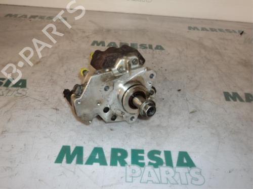 Used Fuel pump RENAULT ESPACE IV (JK0/1_) 2.2 dCi (JK0H) (150 hp) 31536415