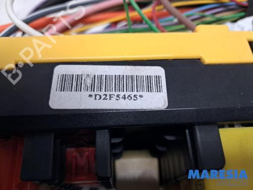 Fuse box PEUGEOT 308 SW II (LC_, LJ_, LR_, LX_, L4_) 1.6 BlueHDi 120 | BP31498942E1