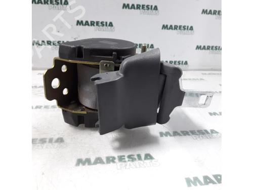 Sikkerhedssele bag midten RENAULT MEGANE I Grandtour (KA0/1_) 1.6 16V (KA0B, KA04, KA11) (107 hp) 31526922