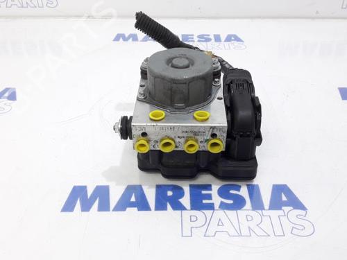 Used ABS pump RENAULT CLIO IV Grandtour (KH_) 1.5 dCi 90 (KHN3, KHN4) (90 hp) 31392835