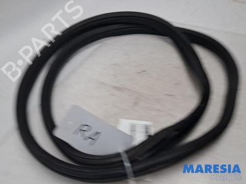 Used Rubber door seal Rubber door seal PEUGEOT 108 1.0 VTi (69 hp) 36364572 36364572