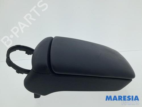 Used Armrest / Center console Armrest / Center console LANCIA DELTA III (844_) 1.4 (844.AXA1A) (120 hp) 32746233 32746233