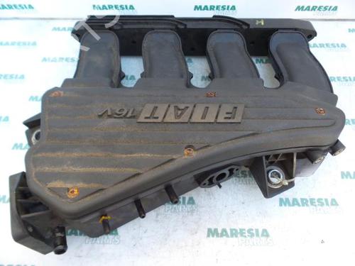 Used Injection rail FIAT STILO (192_) 1.6 16V (192_XB1A) (103 hp) 31460057