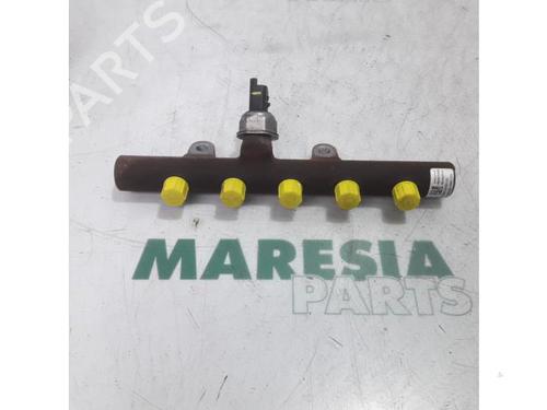 Used Injection rail RENAULT TWINGO II (CN0_) 1.5 dCi 90 (86 hp) 31390083