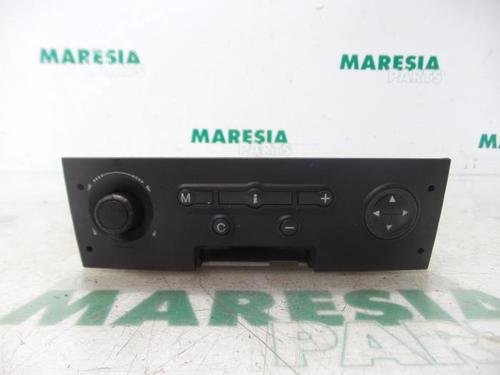 display-monitor-renault-megane-ii-coupe-cabriolet-em01_-2003-2004-2005-2006-2007-2008-2009-2010-31395663 main image