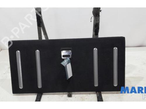 Used Luggage compartment floor Luggage compartment floor PEUGEOT 3008 I MPV (0U_) 2.0 HDi Hybrid4 (0URHCA) (200 hp) 39932588 39932588
