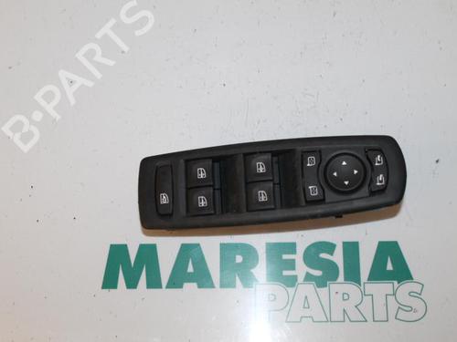 Used Switch RENAULT MEGANE III Grandtour (KZ0/1) 1.5 dCi (KZ0C, KZ1A) (90 hp) 31534921