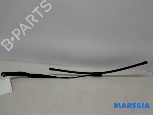 Used Front windshield wiper arm RENAULT CAPTUR I (J5_, H5_) 1.2 TCe 120 (120 hp) 31816549