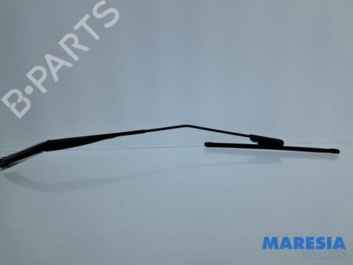 Used Front windshield wiper arm RENAULT CAPTUR I (J5_, H5_) 1.2 TCe 120 (120 hp) 33054882