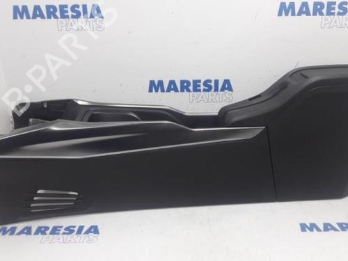 Used Middle console PEUGEOT 2008 I (CU_) 1.2 VTi (82 hp) 31524106
