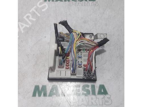 Used Fuse box Fuse box RENAULT SCÉNIC II (JM0/1_) 1.6 16V (JM1R) (112 hp) 31523894 31523894