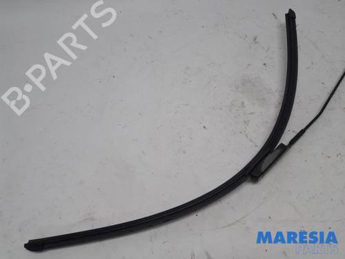 Used Front windshield wiper arm PEUGEOT 308 CC (4B_) 2.0 HDi (4BRHRH, 4BRHRJ) (136 hp) 31474738