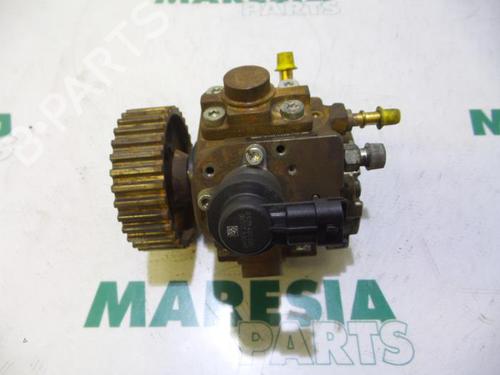 Used Fuel pump PEUGEOT 3008 I MPV (0U_) 1.6 HDi (109 hp) 31401595