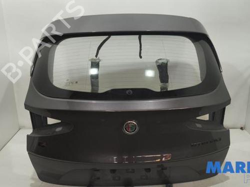 tailgate-alfa-romeo-stelvio-949_-2016-38937411 main image