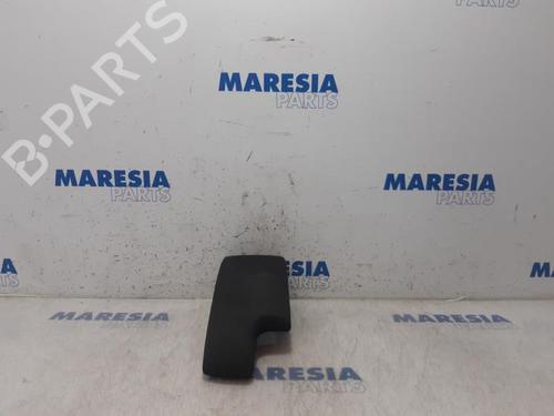 Used Armrest / Center console RENAULT MEGANE III Grandtour (KZ0/1) 1.5 dCi (KZ0C, KZ1A) (90 hp) 31483214