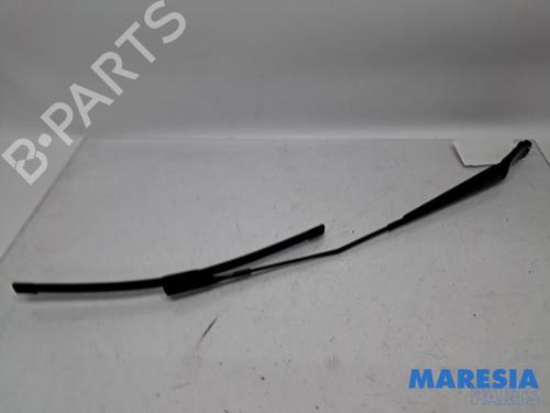 Used Front windshield wiper arm ALFA ROMEO GIULIA (952_) 2.2 D (952AEM250, 952AEA250) (150 hp) 31512475